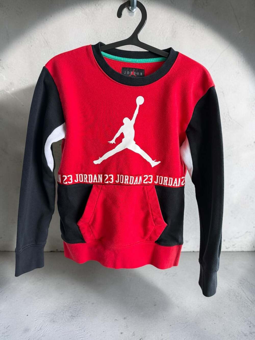 Jordan Boys Youth Red and Black‎ Jumpman Crewneck Sweatshirt Medium (10-12)
